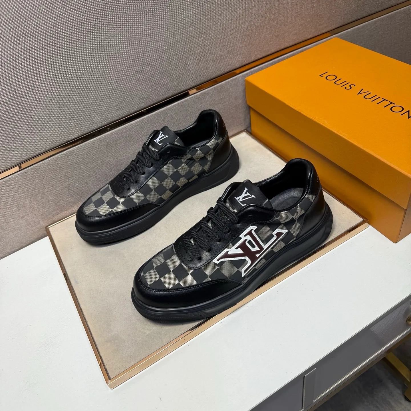 ⬛️Ex-factory price p400 [LV~] Men's casual shoes, 2025z cabinet sales simultaneously 🔶Code number: 38-44#️⃣ 🔷3 colors🔜The upper is made of multi-material splicing ➕Genuine leather lining, comfortable and breathable, sole: original comfortable and wear-resistant outsole, ⚠️real thing📱photographed🎬real thing is better📢📢📢
